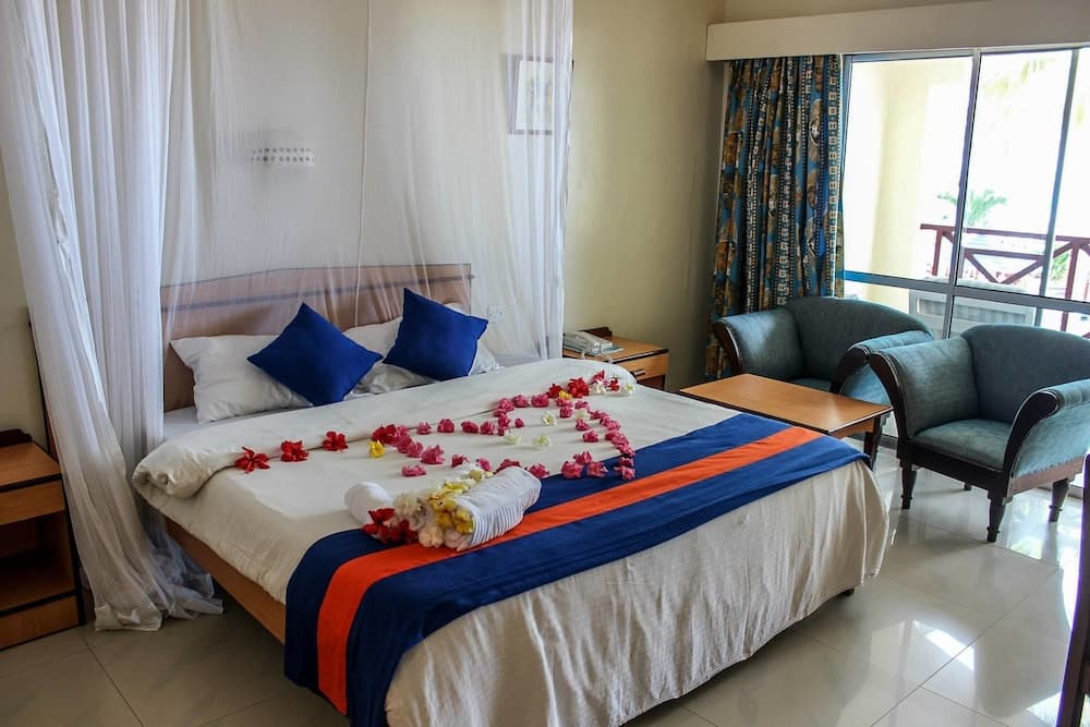 Sai Rock Beach Hotel & Spa