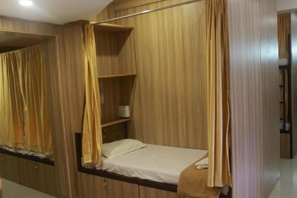 Golden Dormitory - Hostel