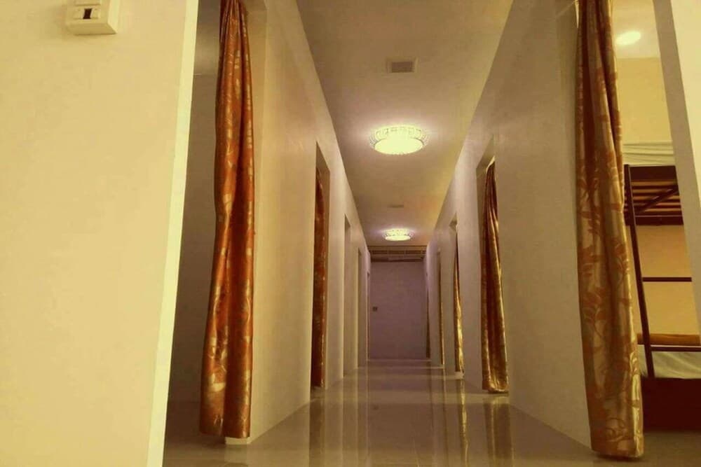 Samui Lakeside Hostel - Adults Only