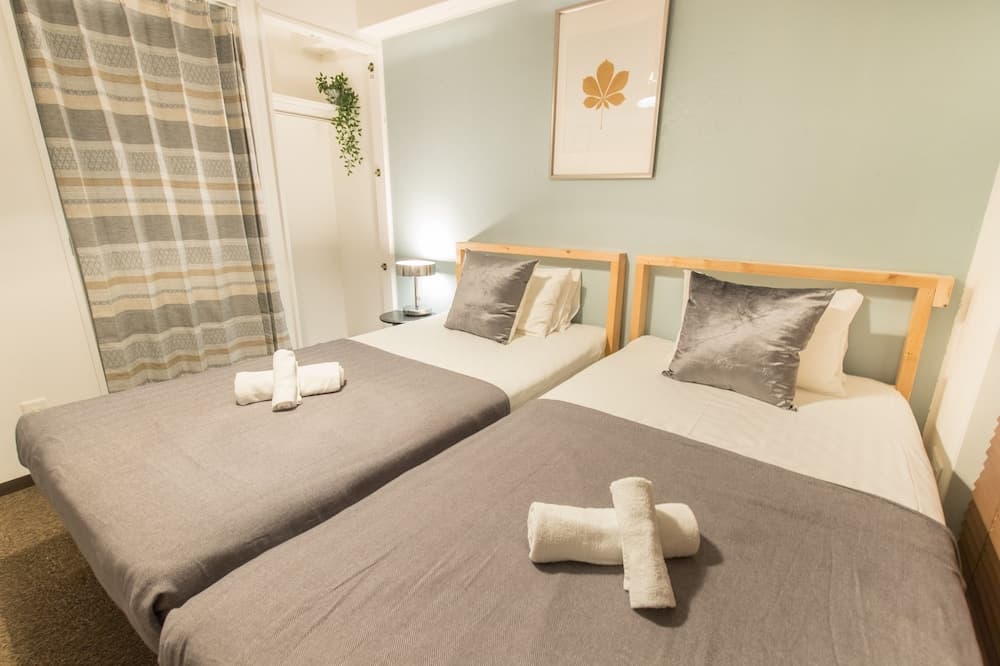 URO apt Tsuruhashi station