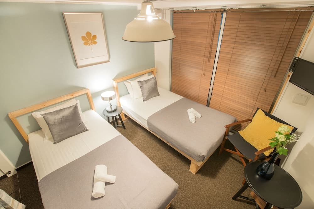 URO apt Tsuruhashi station