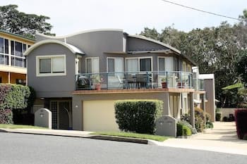 Seafaring at Fingal Bay