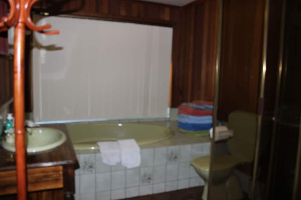 Bott's Beach Retreat