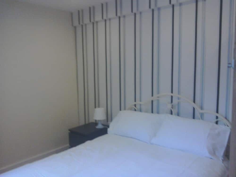 The Dorchester Apartments