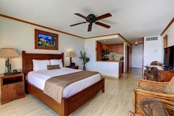 Lahaina Shores #531 Studio Bedroom Condo by RedAwning