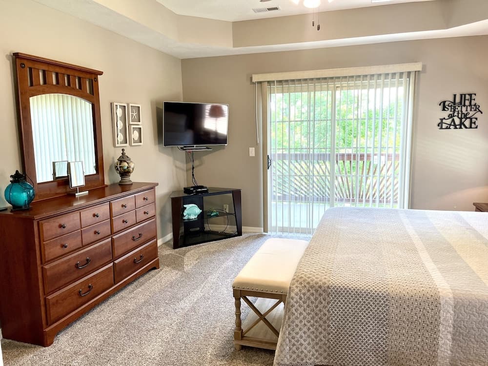 Upper Level Condo A-9 on Table Rock Lake by RedAwning