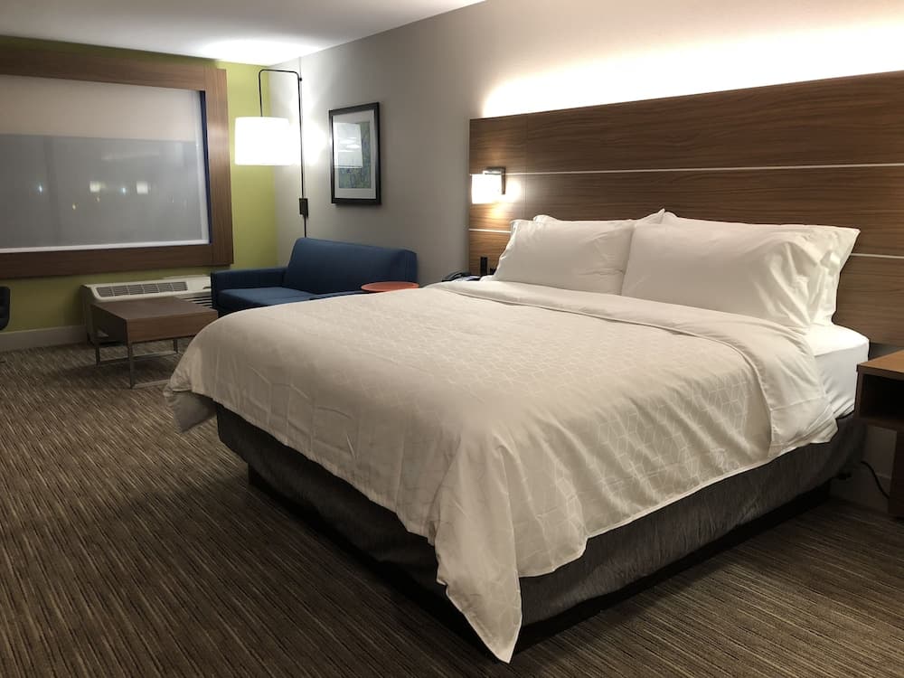 Holiday Inn Express & Suites Racine by IHG