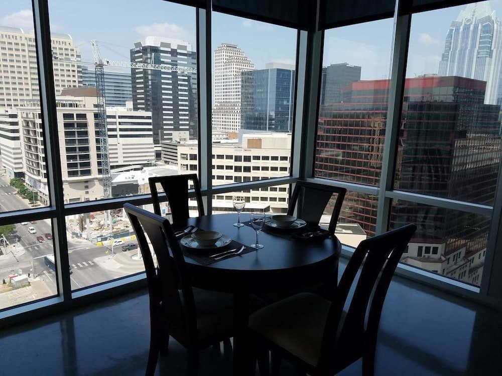 Oakwood at Amli on 2nd