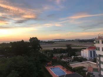 Sunset Seaview Vacation Condos at Crystal Condo