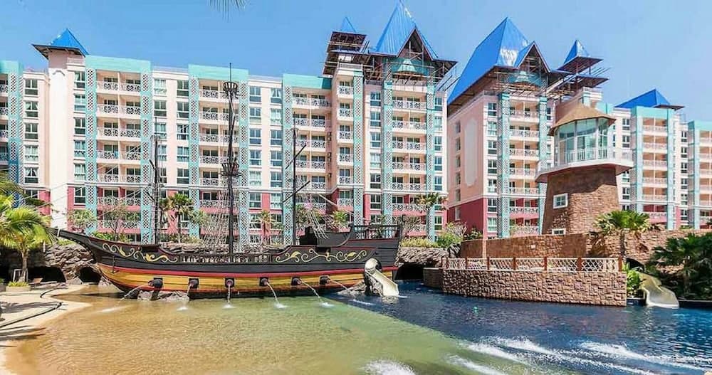 Grande Caribbean Condo by Somphong