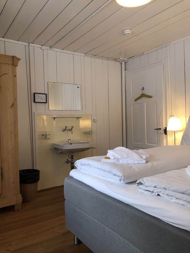 Spinas Gasthaus Val Bever - Hostel