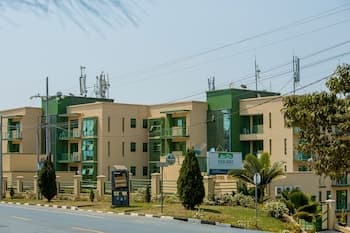 Highlands Suites Hotel