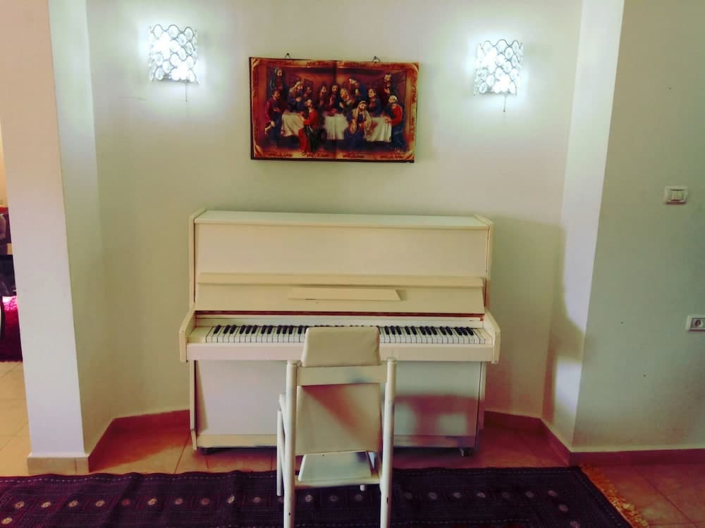 Villa in a natural grovea