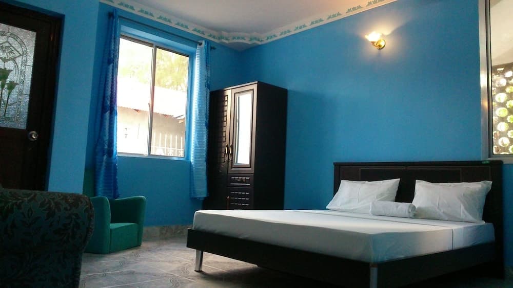 Uroa White House Inn