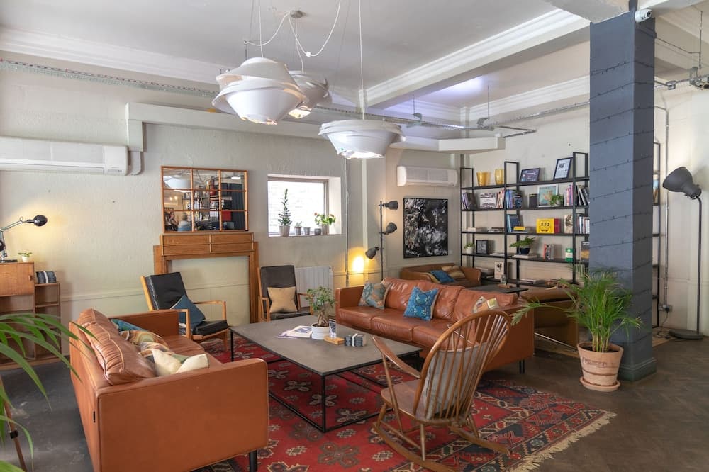 Green Rooms - Hostel