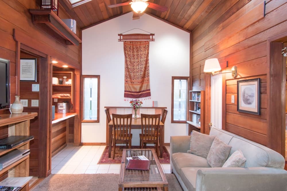 Redwood Cottage-Pet Friendly