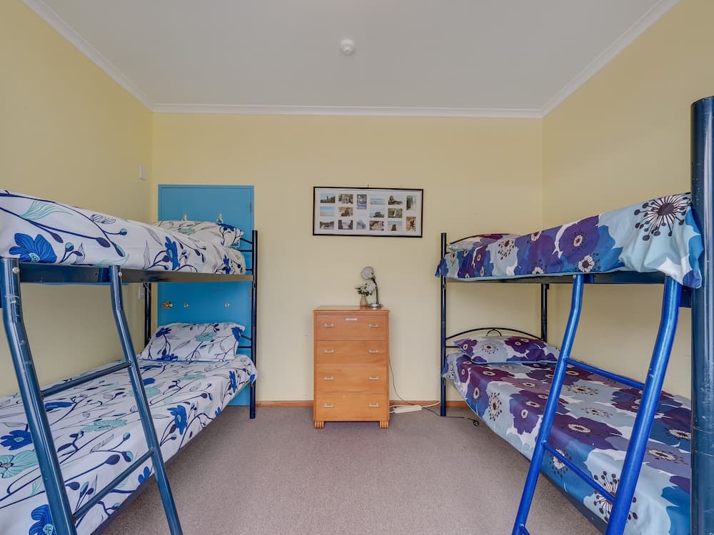 Surat Bay Lodge, Motel and Backpackers