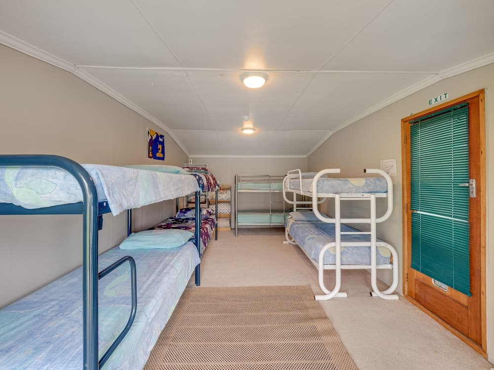 Surat Bay Lodge, Motel and Backpackers