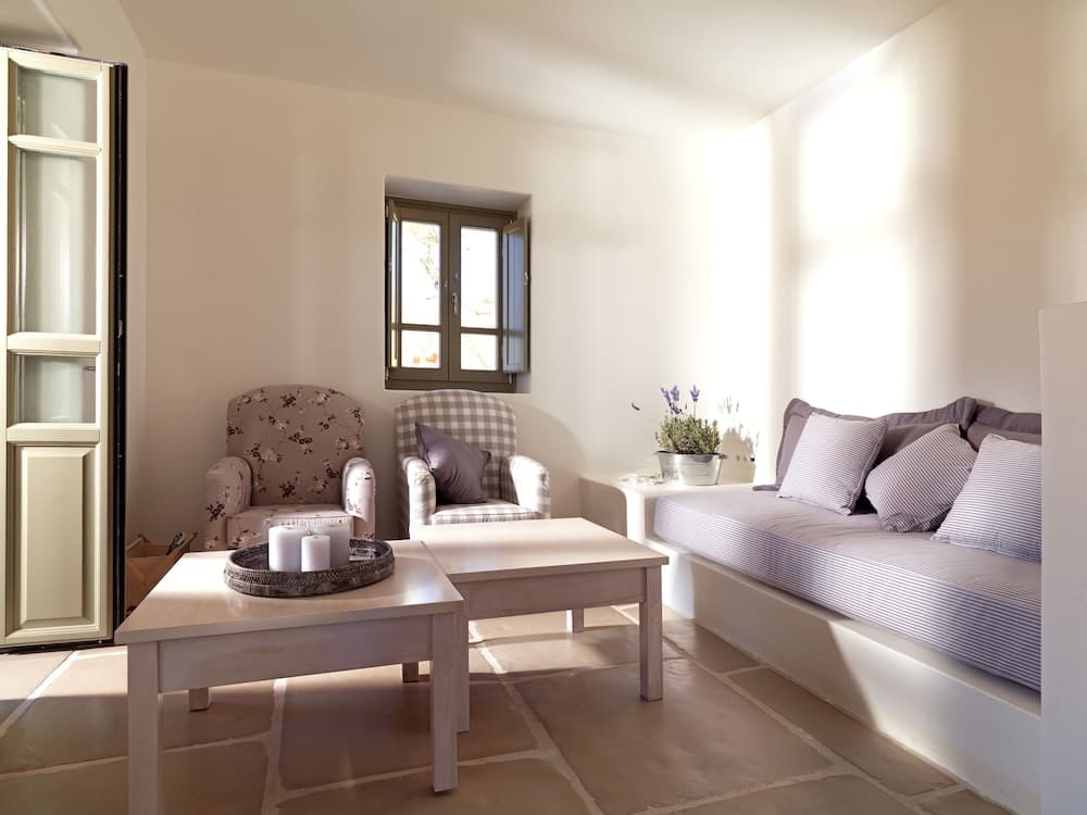 Themonies Luxury Suites