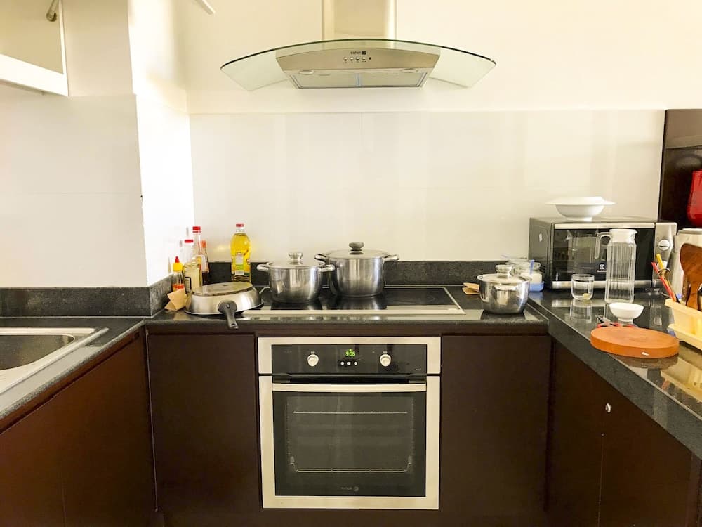 Garden view Apartment - 2 mins to beach