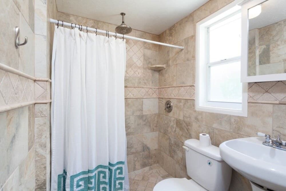 Cozy Beach  Pet Friendly Steps From Beach! 1 Bedroom Home by RedAwning