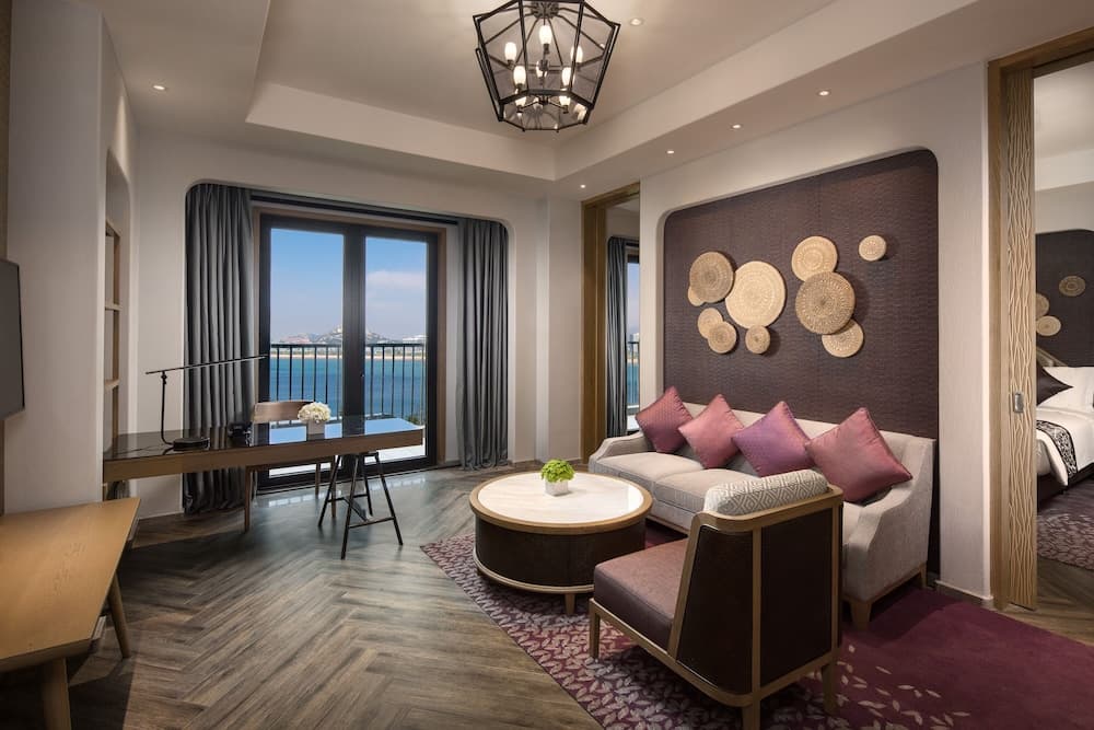 Crowne Plaza Qingdao Oriental Movie Metropolis by IHG