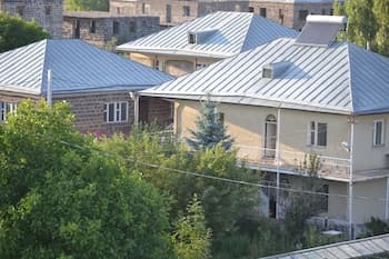 Serik & Geora Guesthouse