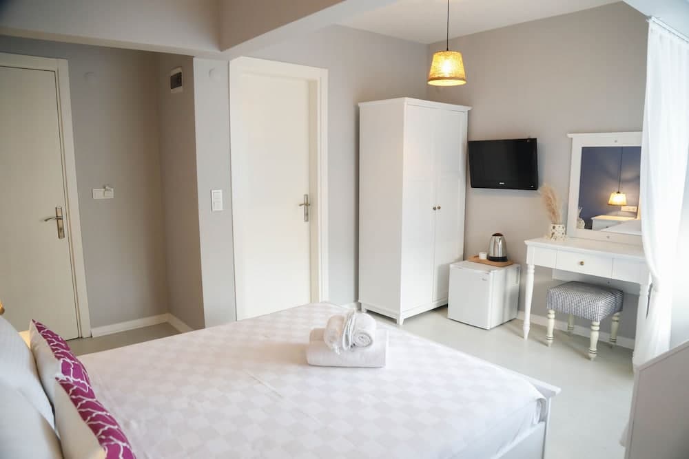 Elda Koyici Alacatı