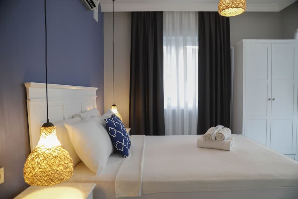 Elda Koyici Alacatı