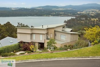 Ooranya - on Top Lake