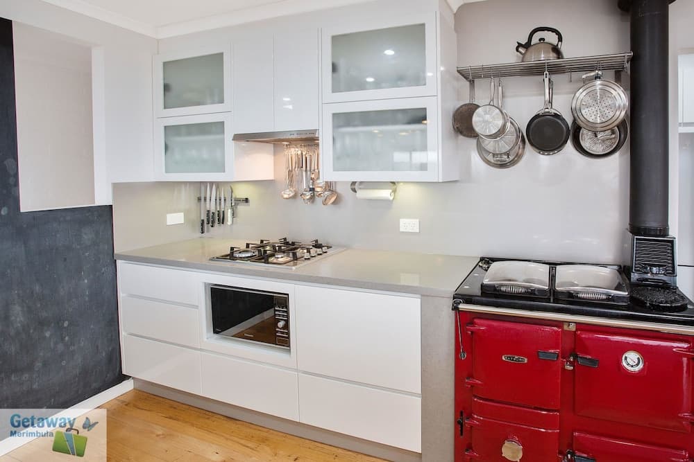 Ooranya - on Top Lake