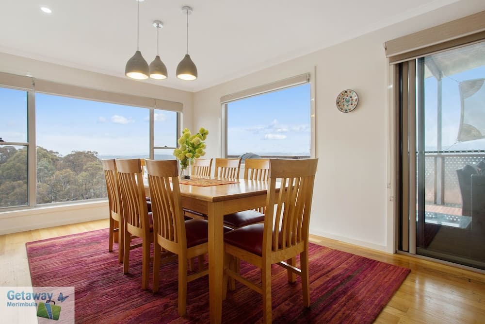 Ooranya - on Top Lake