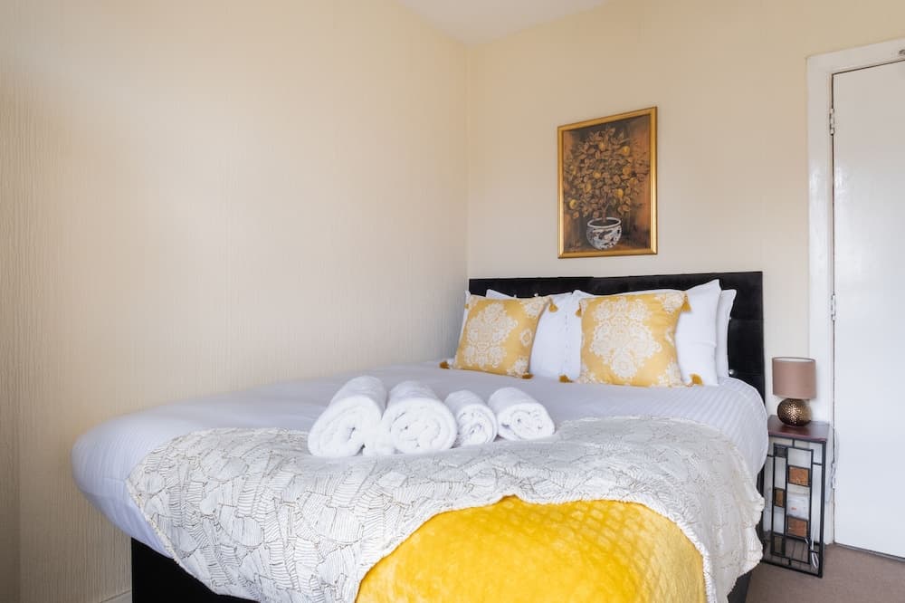 Novelty Suites Froghall Avenue