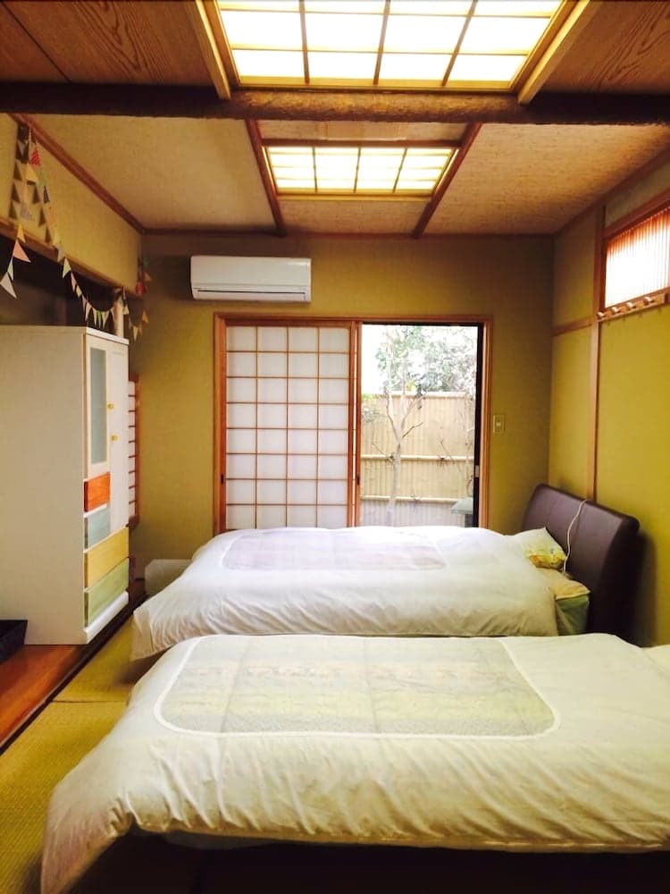 Yasuragi Guest House & Bar