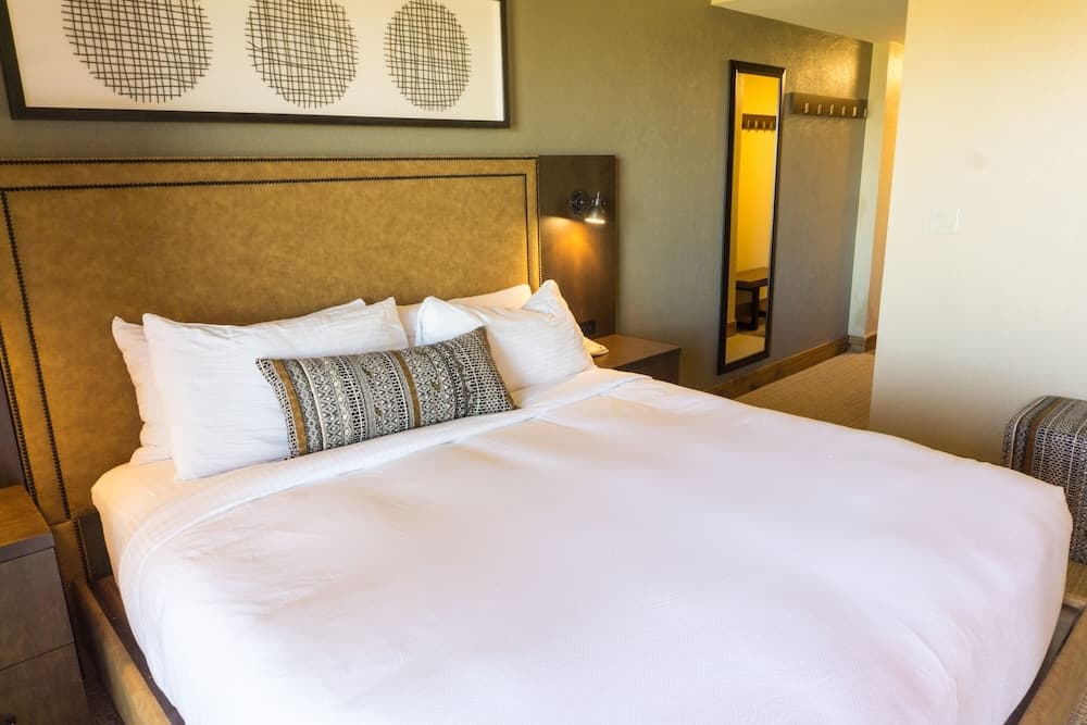 Deluxe condo in newly remodeled Grand Summit Hotel by RedAwning - Save 20% on 7+ Nights!