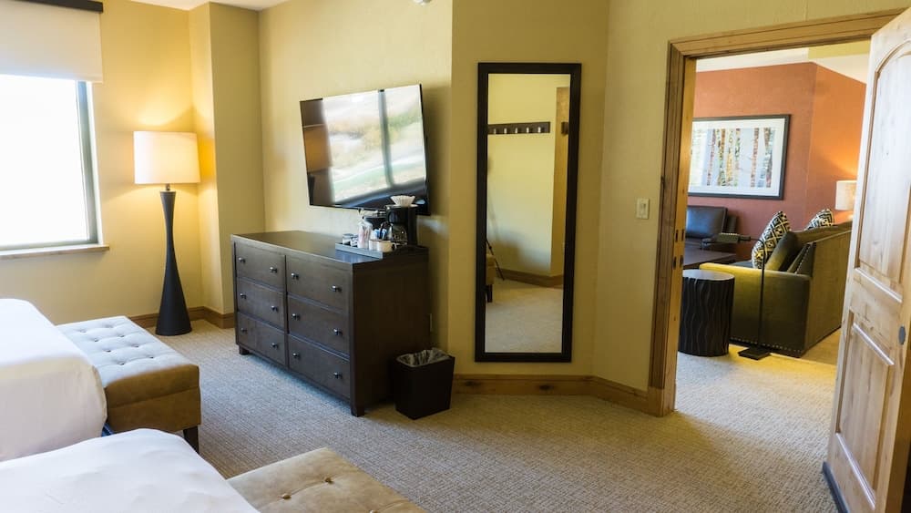 Exquisite Condo, Great for Families, Ski in/out by RedAwning - Save 20% on 7+ Nights!