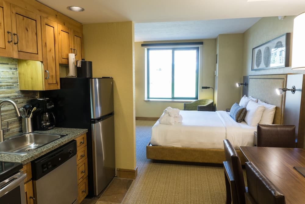 Updated Studio w Full Kitchen Spacious Living Room by RedAwning