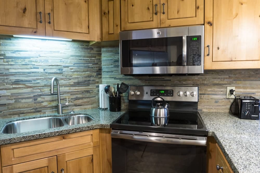 Luxury suite in the heart of Canyons Village by RedAwning