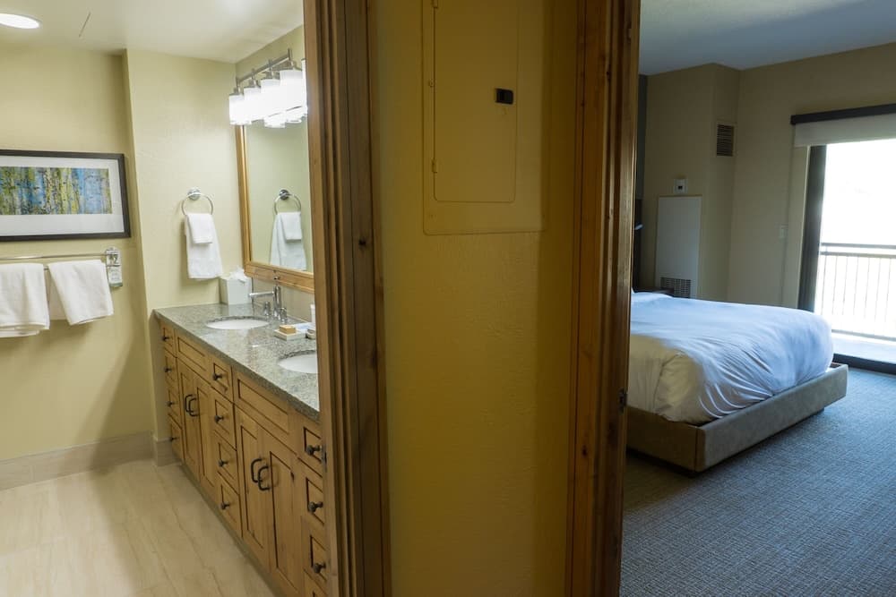 Come Golf or Ski in/out at this best location by RedAwning - Save 20% on 7+ Nights!