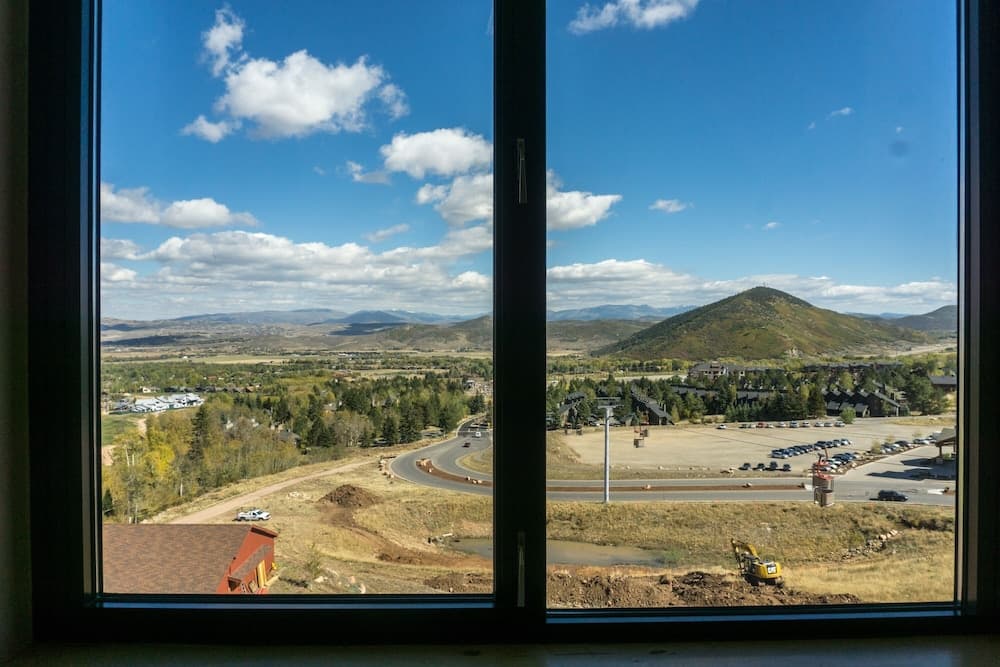 Grand Summit Hotel, a Ski in/out by RedAwning