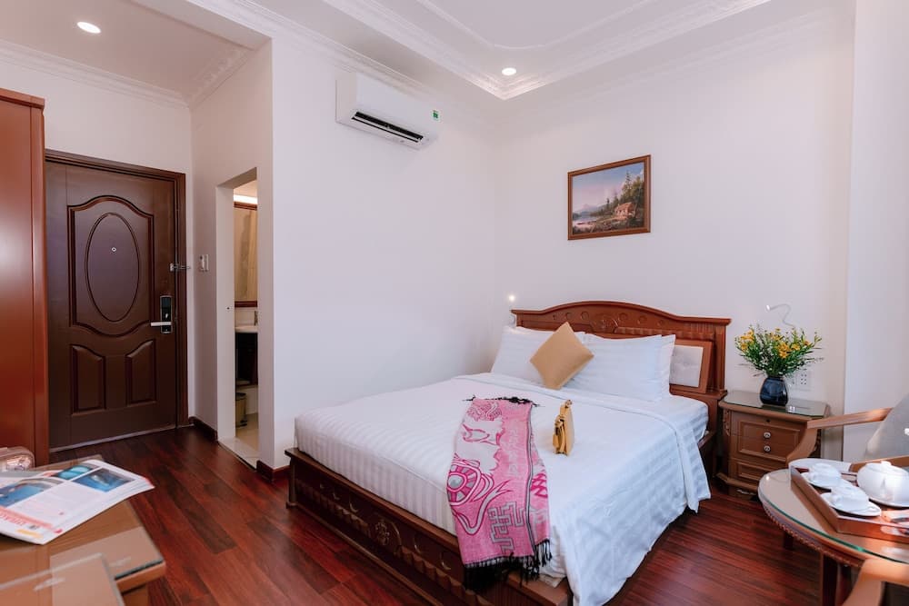 DAHLIALAND SAIGON HOTEL & SWIMMING POOL