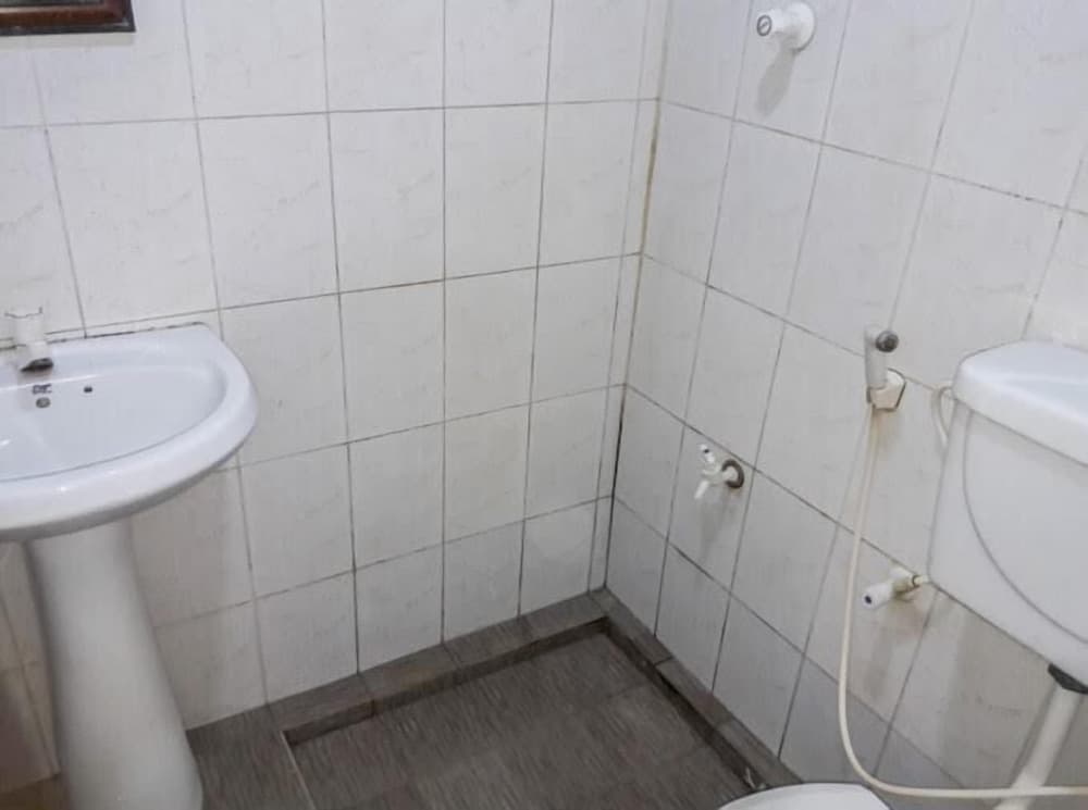 crimson holiday resorts