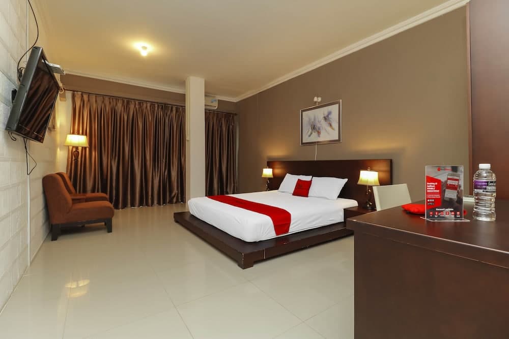 RedDoorz Plus @ Batam Center