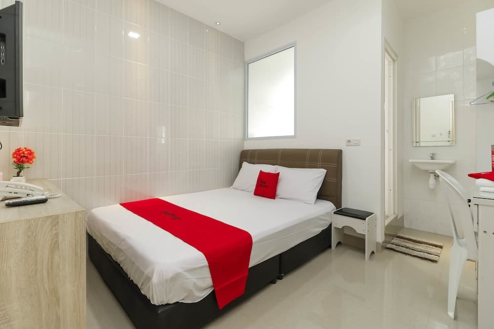 RedDoorz near Nagoya Hill