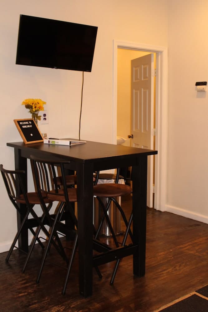 15 MINS TO TIME SQ AND WTC