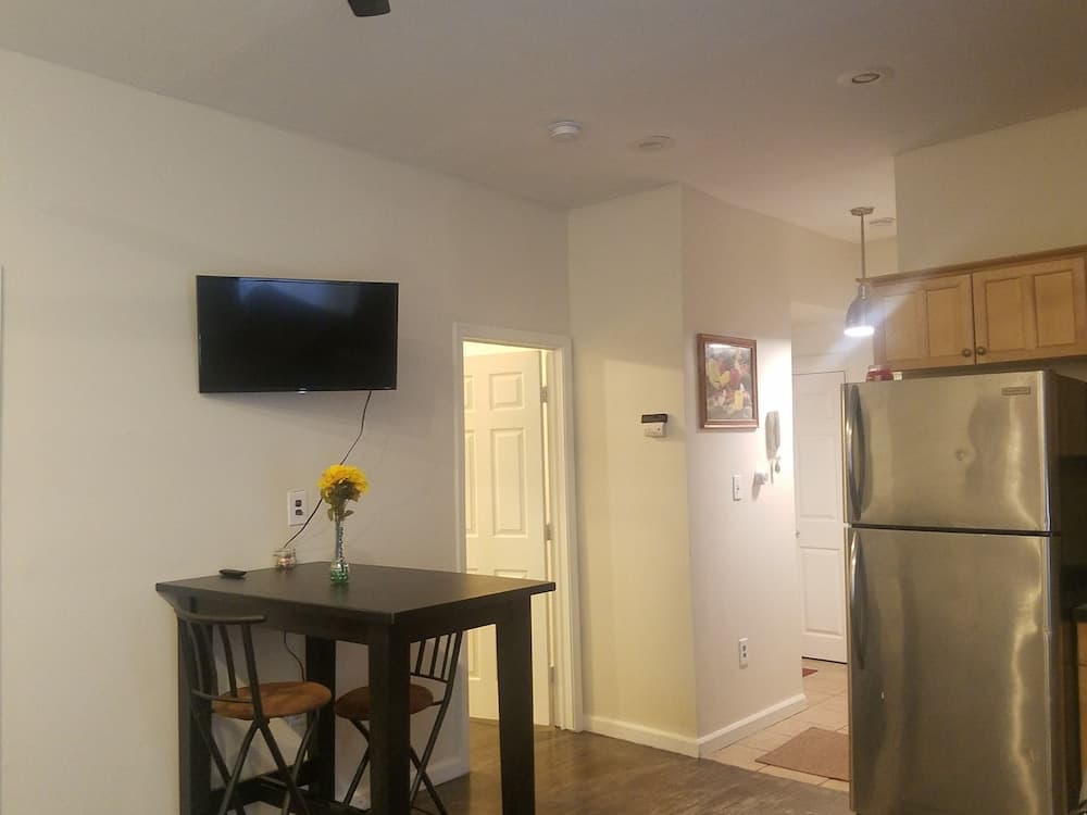 15 MINS TO TIME SQ AND WTC