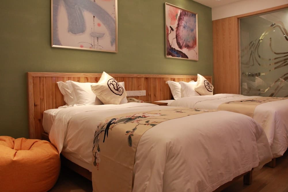 Queshan Lake Arcadia Intl Resort