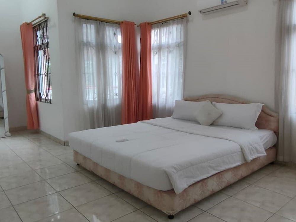 Villa Kota Bunga Anyelir