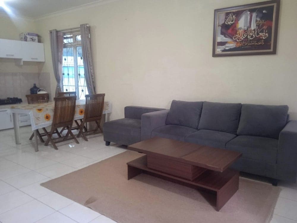 Villa Kota Bunga Allamanda