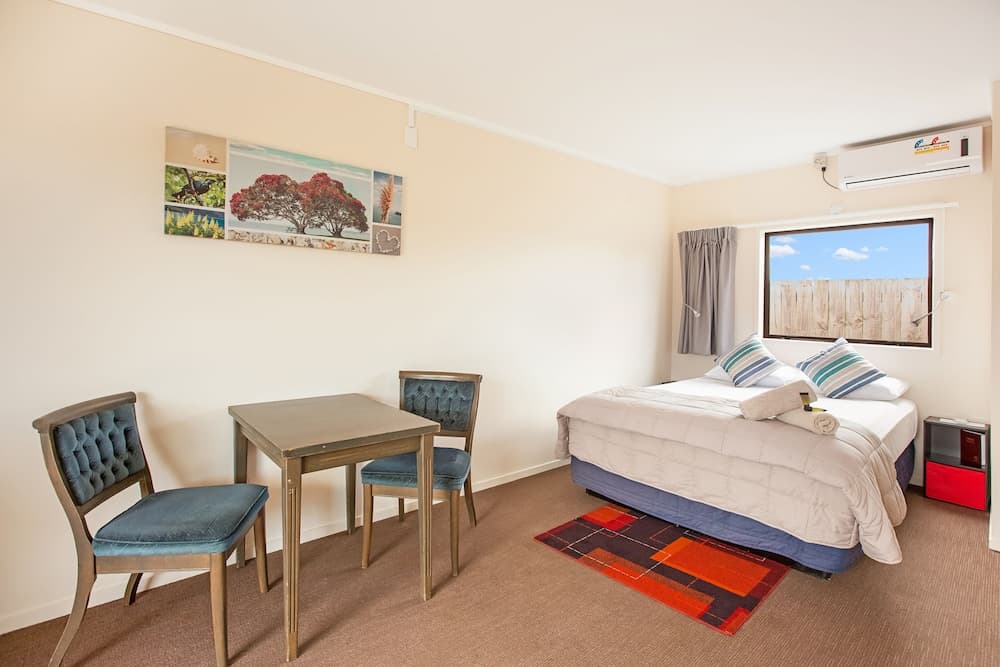 Beachcomber Lodge & Backpacker